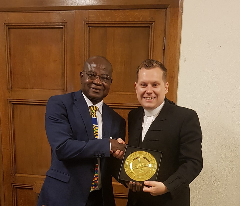 The Marshal of Parliament meets with the Serjeant at Arms in Westminster