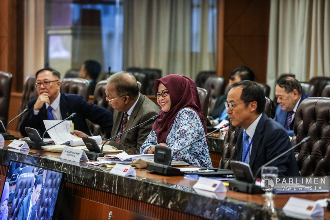Hon Dato' Dr Noraini binti Ahmad, Chair of PAC, Malaysia chairing the interactive committee exercise