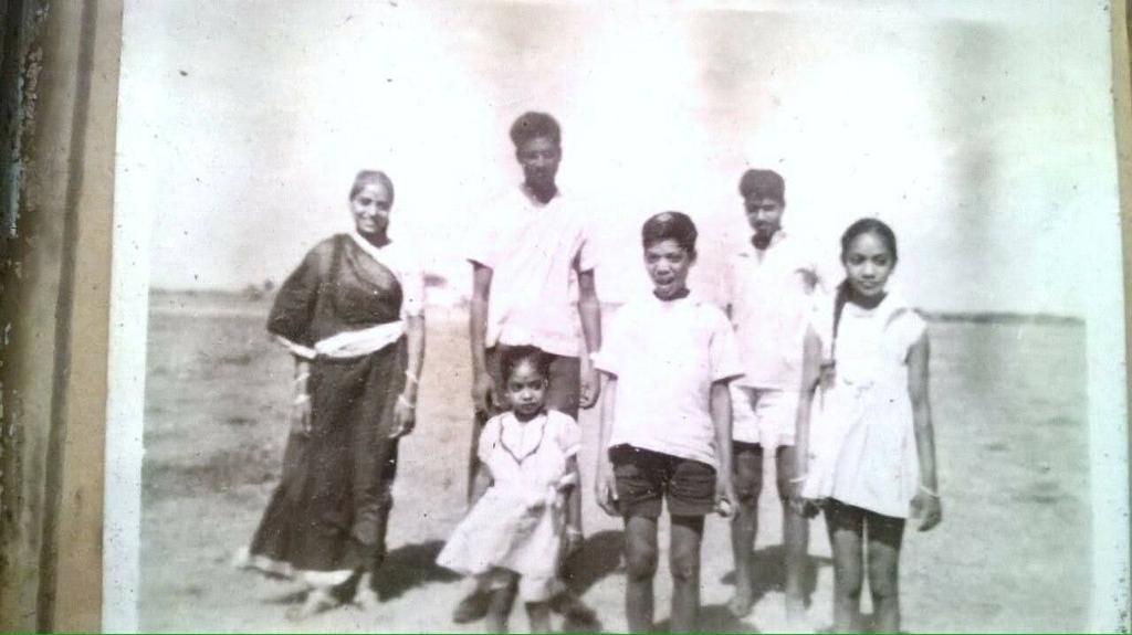 Sonu Masania's grandmother and her family in Kenya